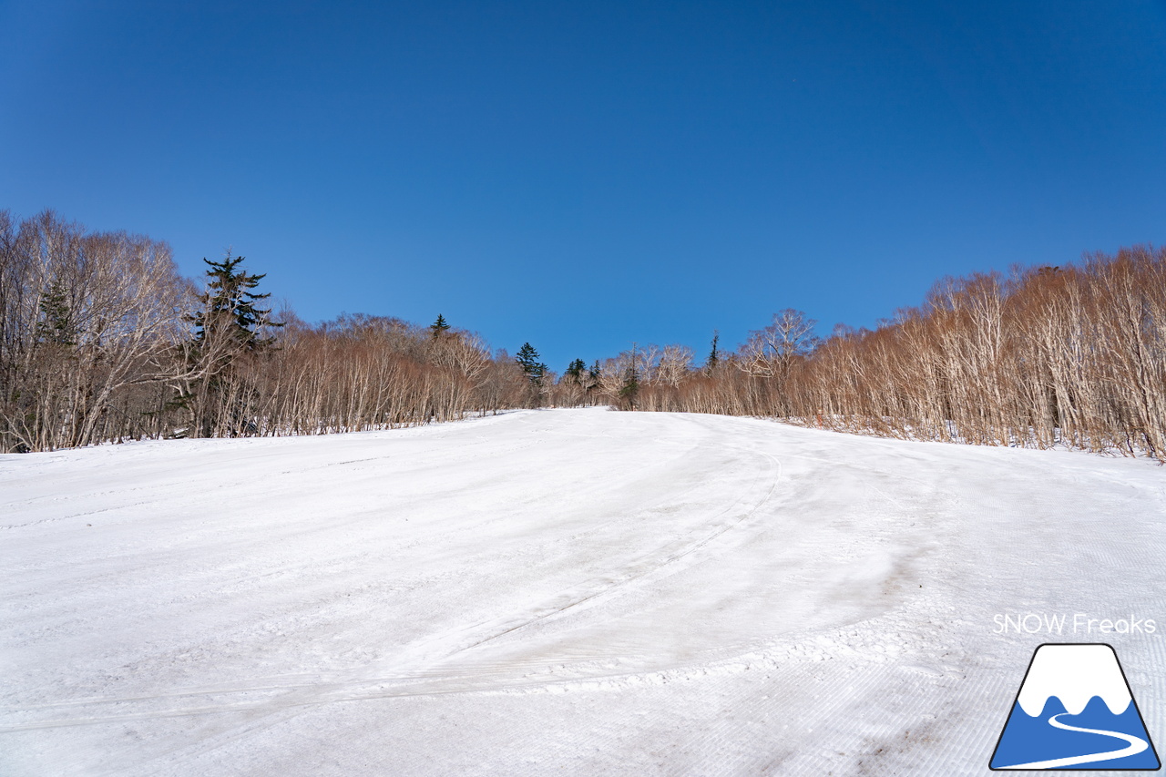 札幌国際スキー場｜ゴールデンウイーク初日も全コース滑走可能OK！！真っ白な雪と澄んだ青空 ＝ 絶好の春スキー＆スノーボード日和♪そして、日本海の彼方に、なんと利尻富士が見えた？！